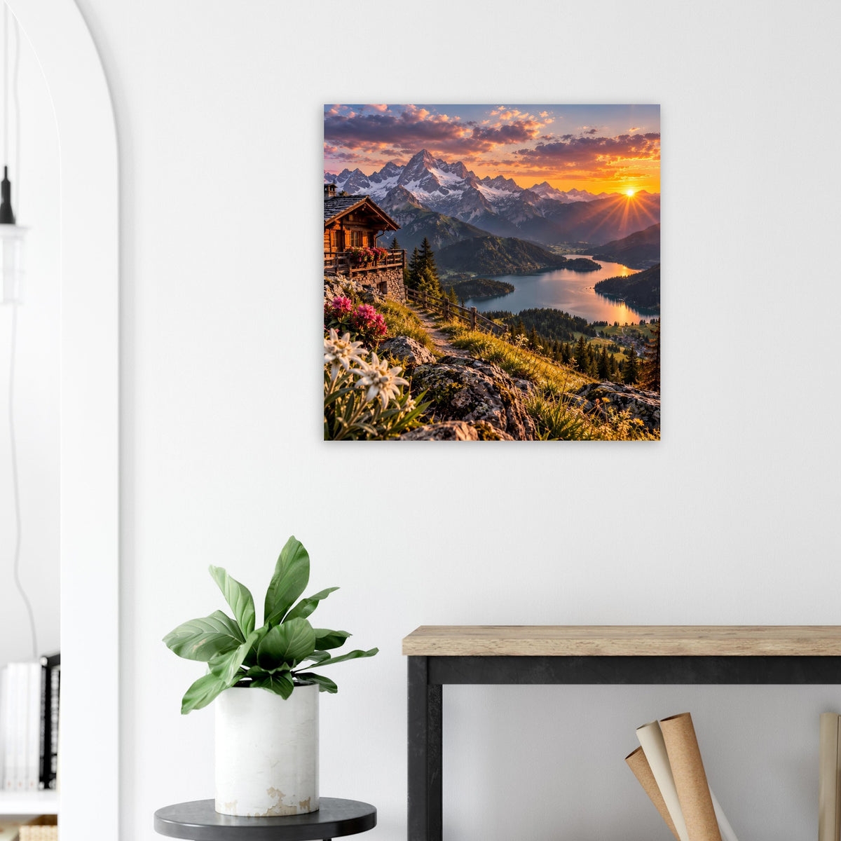 Landschaftsposter mit Alpenlandschaft bei Sonnenuntergang, Fluss/See und Felsweg mit Blumen.