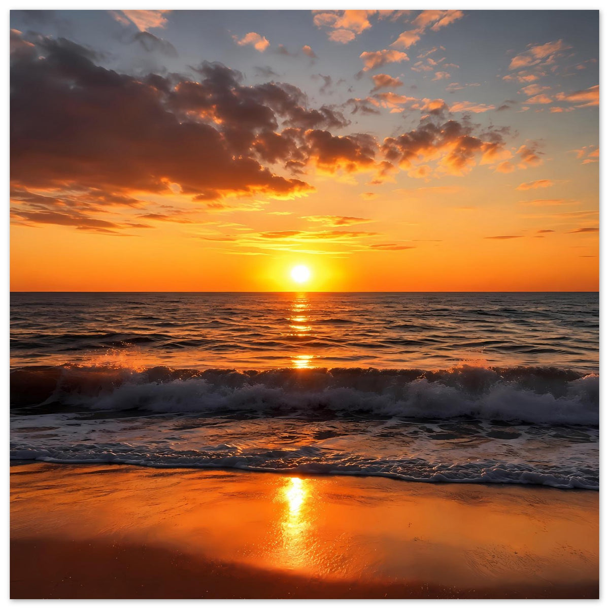 Vertikales Poster mit Strand bei Sonnenuntergang, Abendhimmel mit Wolken und goldenem Licht