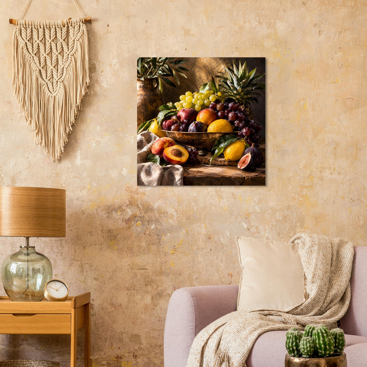 Gerahmtes Stillleben-Poster mit Obst und Oliven auf einer Holzunterlage