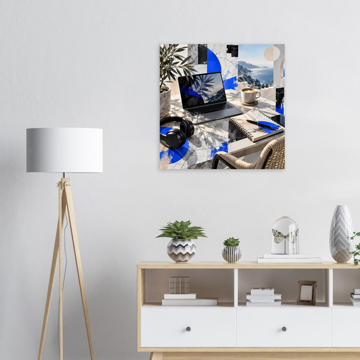 Quadratisches Poster mit abstrakter Küsten-Collage: Blau, Laptop, Palmen und Meer