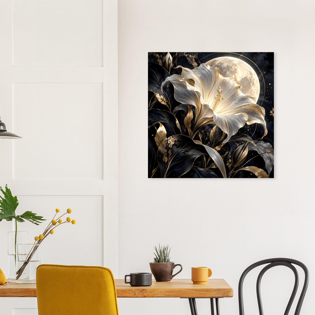 Poster: leuchtende Blüten vor dunklem Hintergrund mit goldener Mondsichel