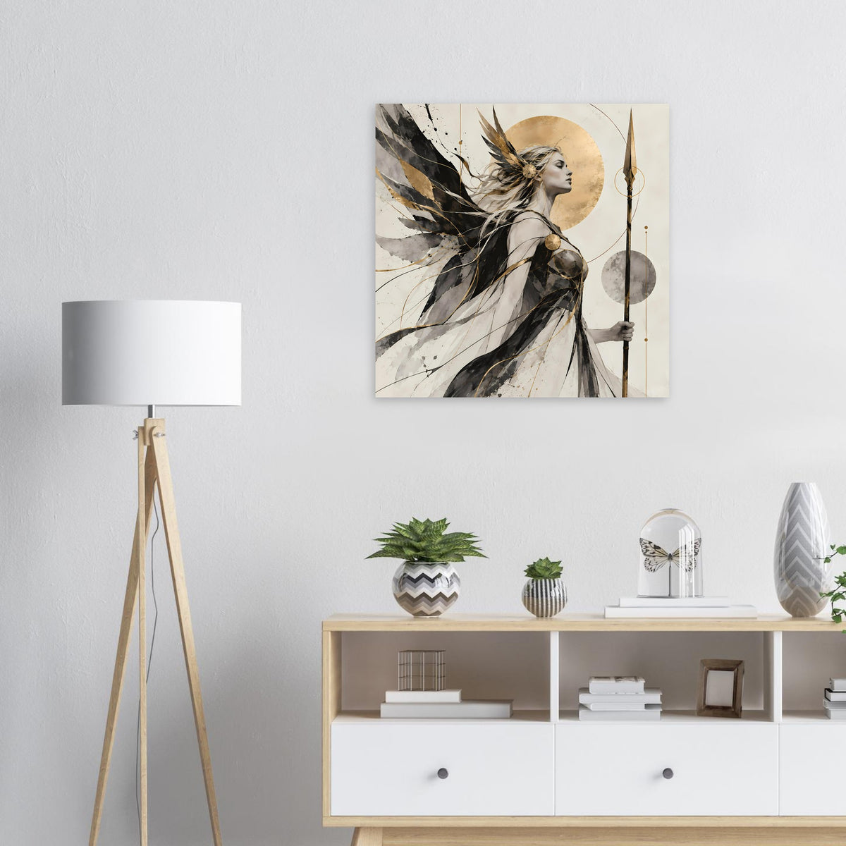 Kunstposter mit geflügelter Frau, Schwarz-Grau und goldfarbenem Halbmondmotiv