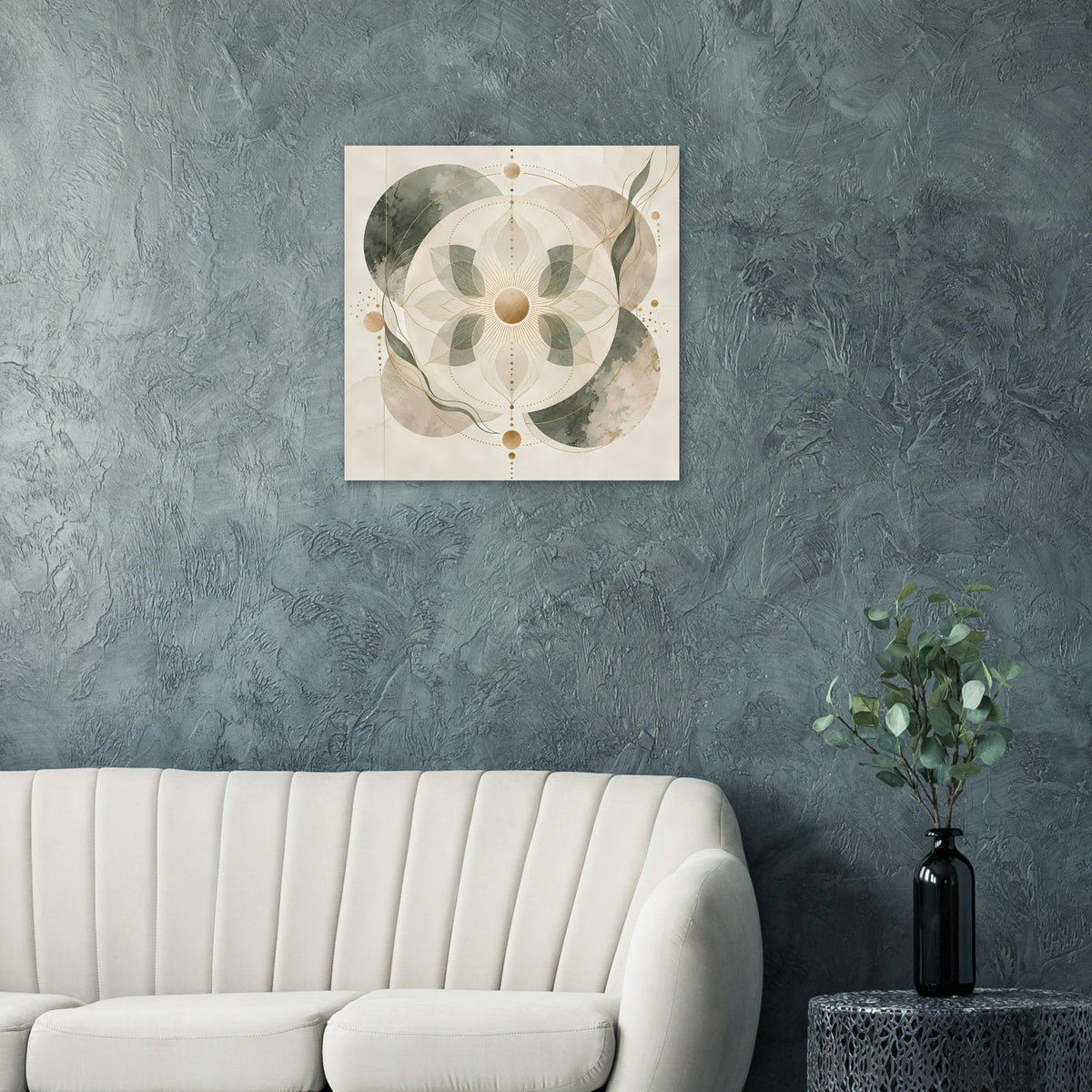 Quadratisches Mandala-Poster mit abstrakten Beigen und Grüntönen sowie goldenen Linien