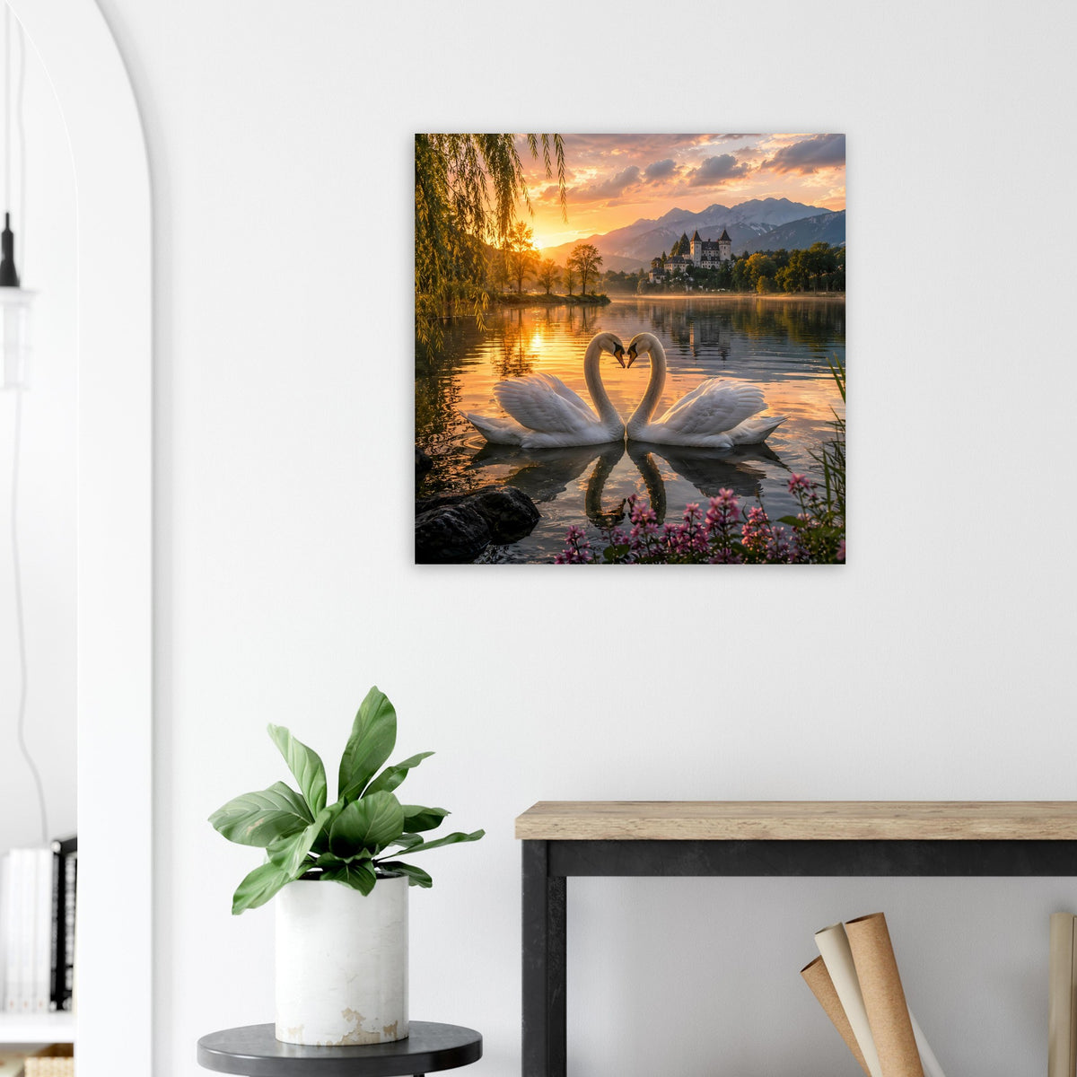 Wandposter mit Schwänen im Herzmotiv vor Sonnenuntergang am See