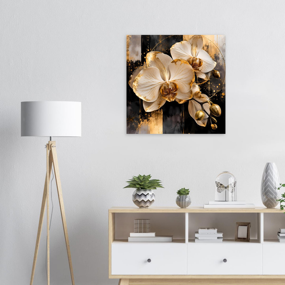 Quadratisches Orchideen-Wandbild: weiße Blüten auf dunklem Grund mit goldenen Akzenten