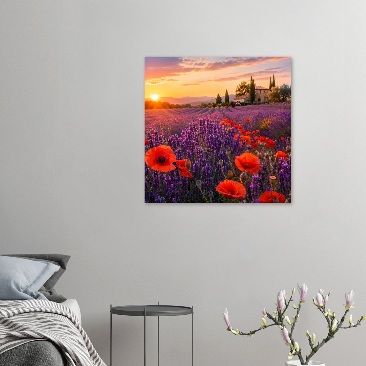 Kleines Poster: Lavendelfeld mit orange Mohnblüten und Sonnenuntergang über dem Landhaus