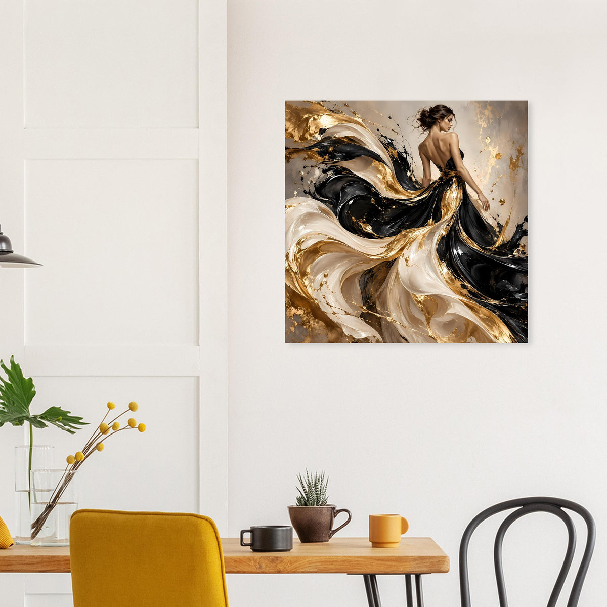 Kunstposter im Rahmen mit Frau im abstrakten Wirbel, Schwarz, Gold und Elfenbein
