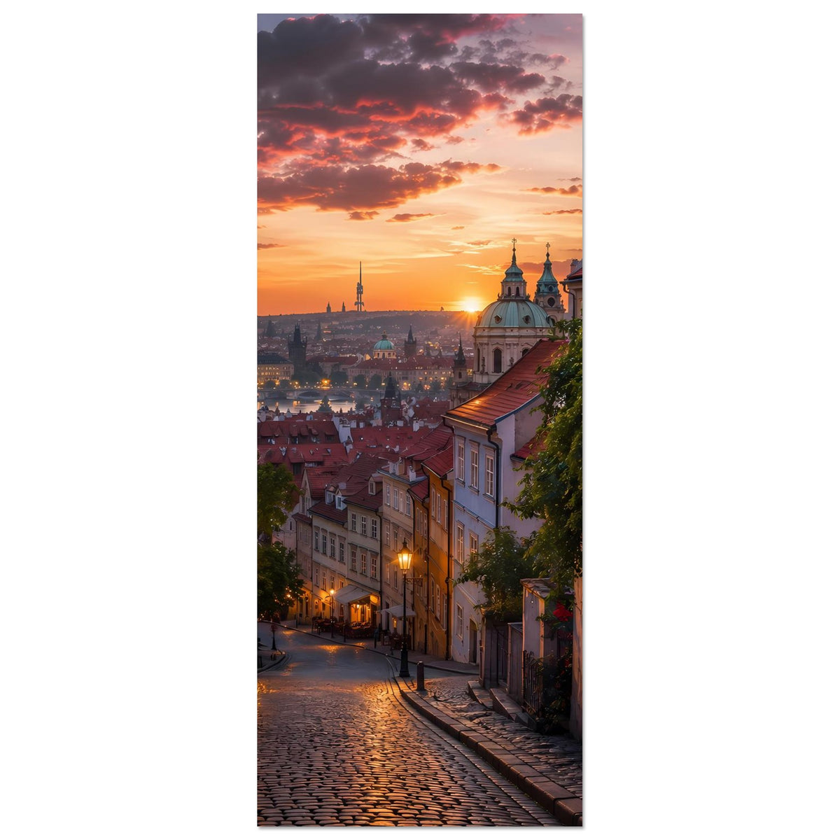Stadtansicht-Poster im Hochformat: Sonnenuntergang über Stadt mit Türmen und Laternen