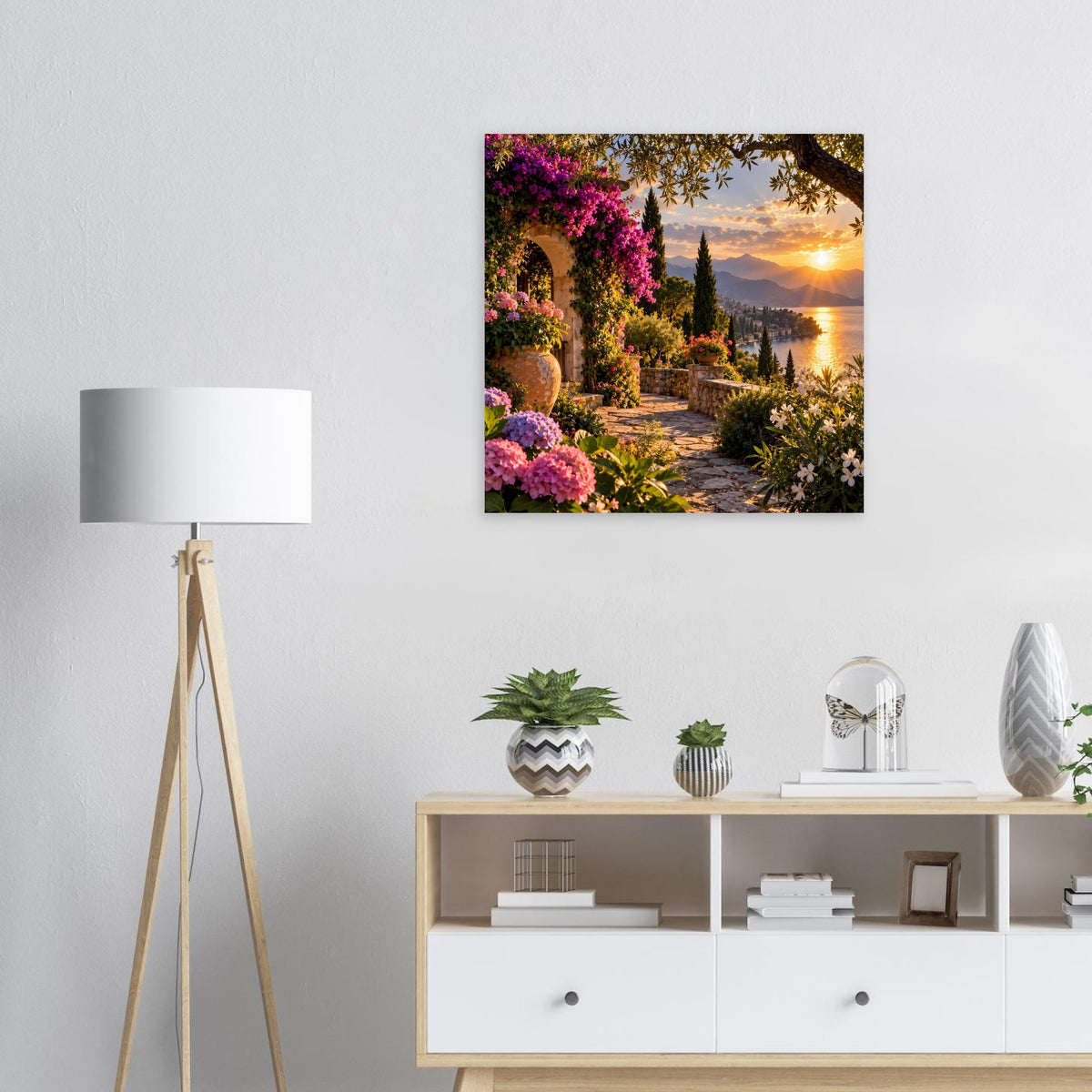 Wandposter mit Gartenweg, bunten Blumen und Sonnenuntergang, schwarzer Rahmen
