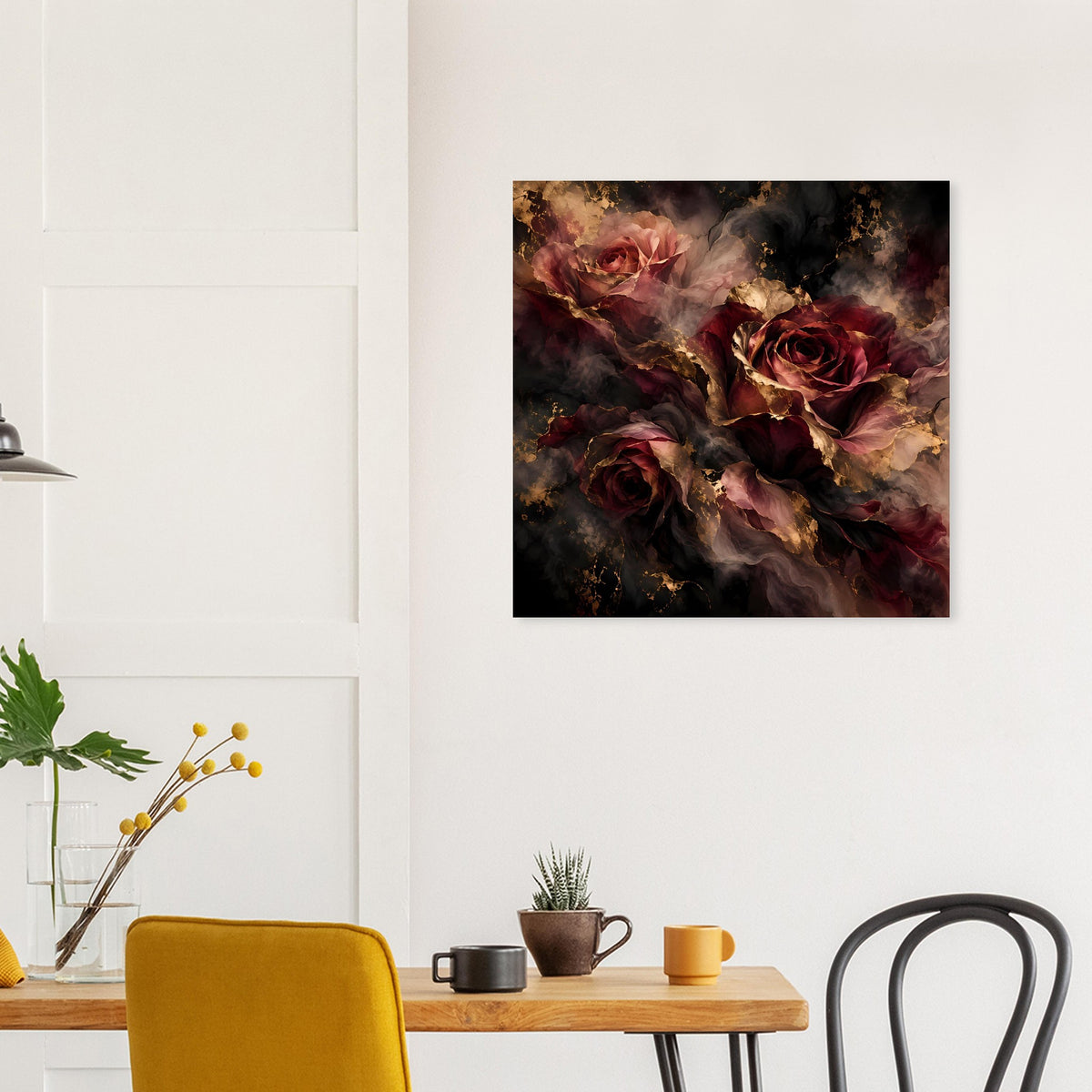 Quadratisches Poster: dunkle Rosenmotive mit goldenen Akzenten, schwarz gerahmt.