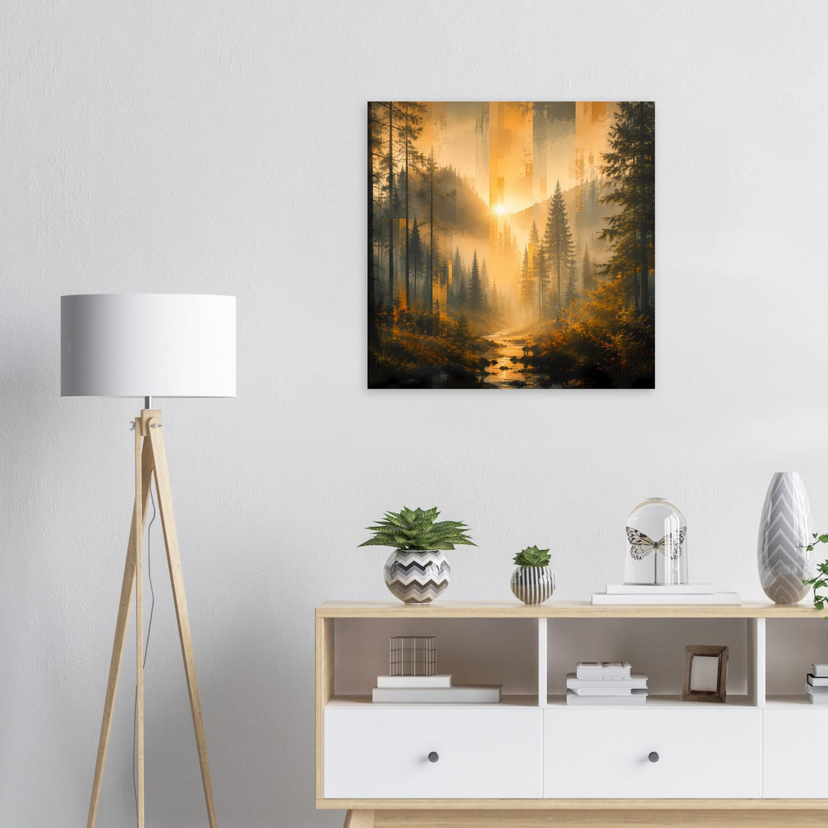 Wandposter mit Waldweg und Bach, goldene Lichtstrahlen durch Nebel zwischen Bäumen