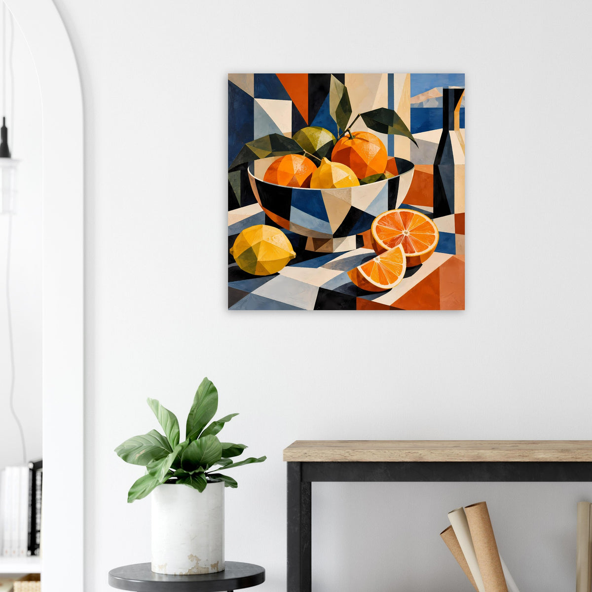 Poster mit kubistischem Zitrusmotiv: Schale mit Orangen und geometrische Farbfelder in Orange, Blau
