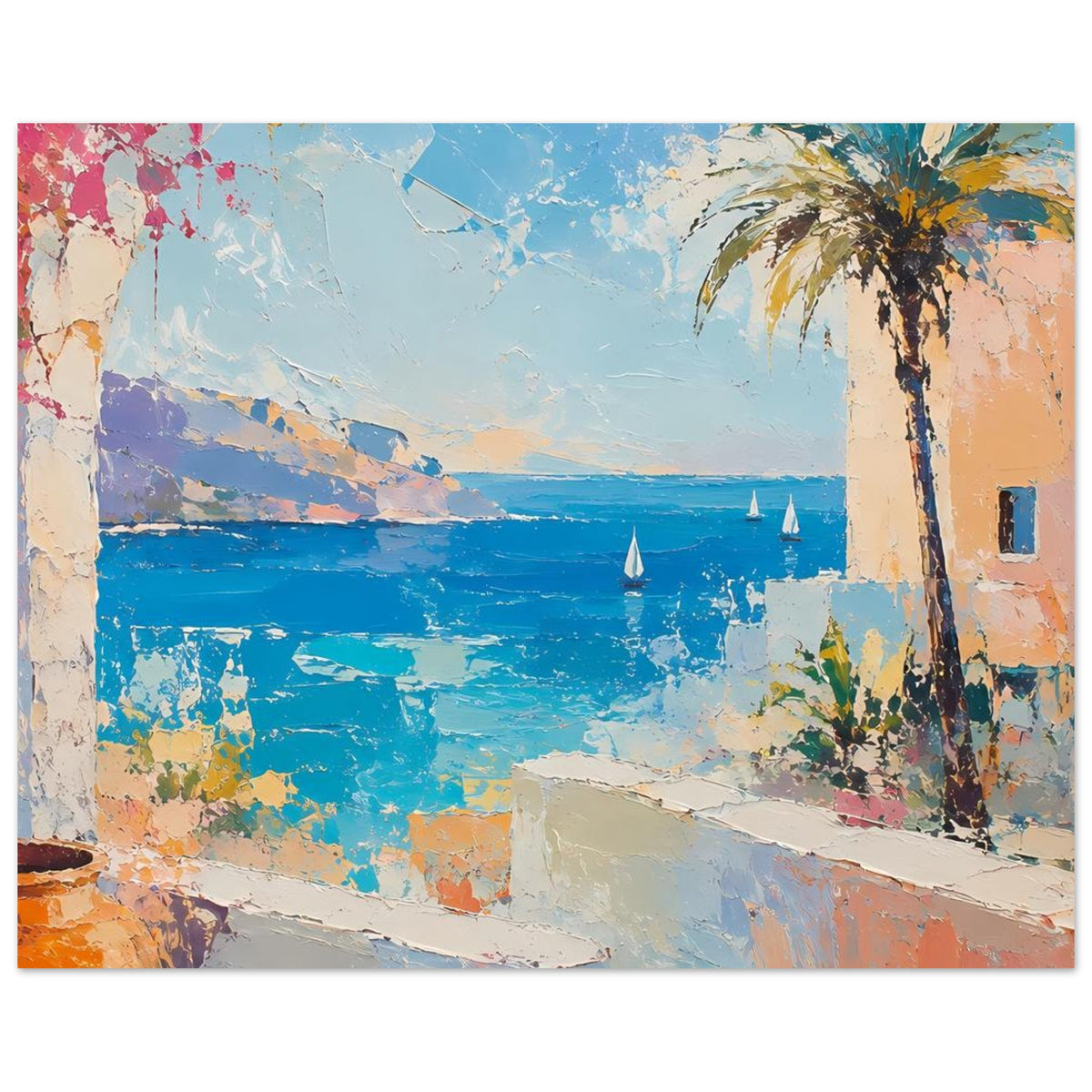 Sommerposter: mediterrane Felswand, Palme und Segelboote im blauen Wasser