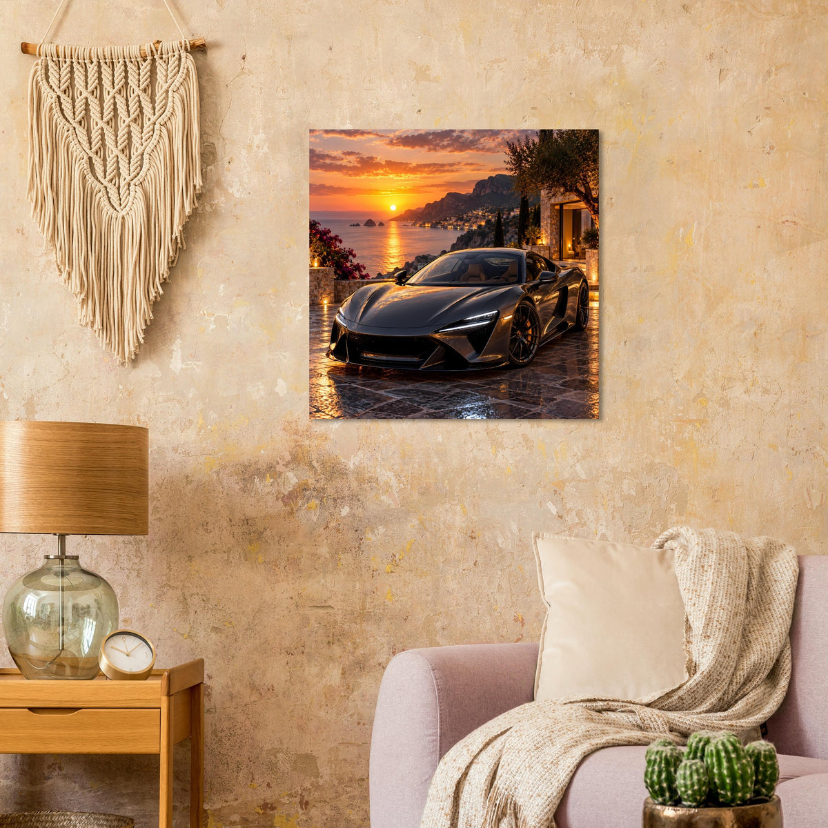 Poster mit schwarzem Sportwagen bei Sonnenuntergang am Meer, quadratisch
