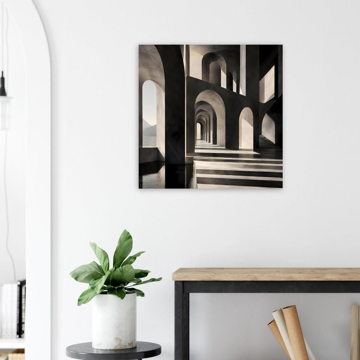 Gerahmtes Architektur-Poster an der Wand mit schwarz-weißen Bögen und langen Linien