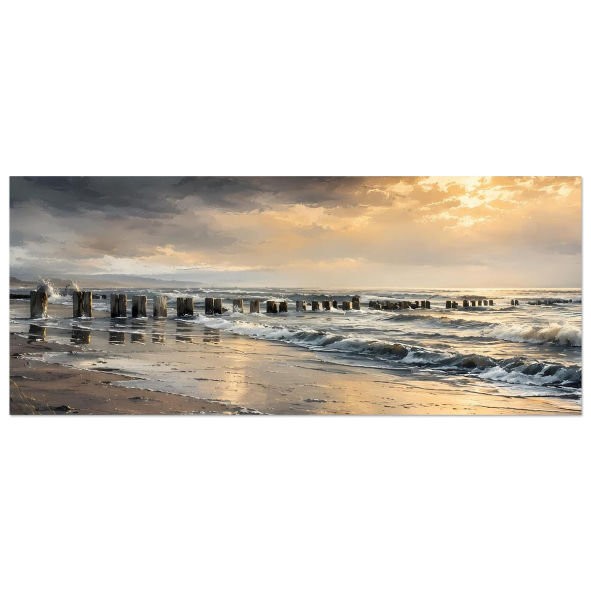 Strandposter im Querformat mit Sonnenuntergang, langen Schatten am Strand, Wellen und Pfählen