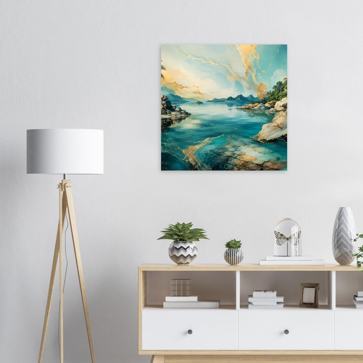 Quadratischer Wandposter mit Küstenlandschaft: türkisfarbenes Meer, Felsen, Sonnenstrahlen