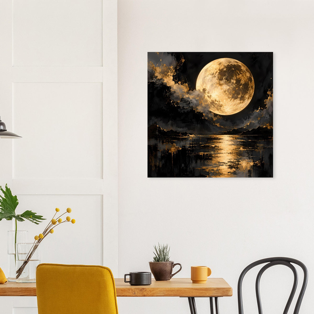 Wandposter mit Mond über ruhigem Wasser, goldene Reflexe, schwarzer Rahmen