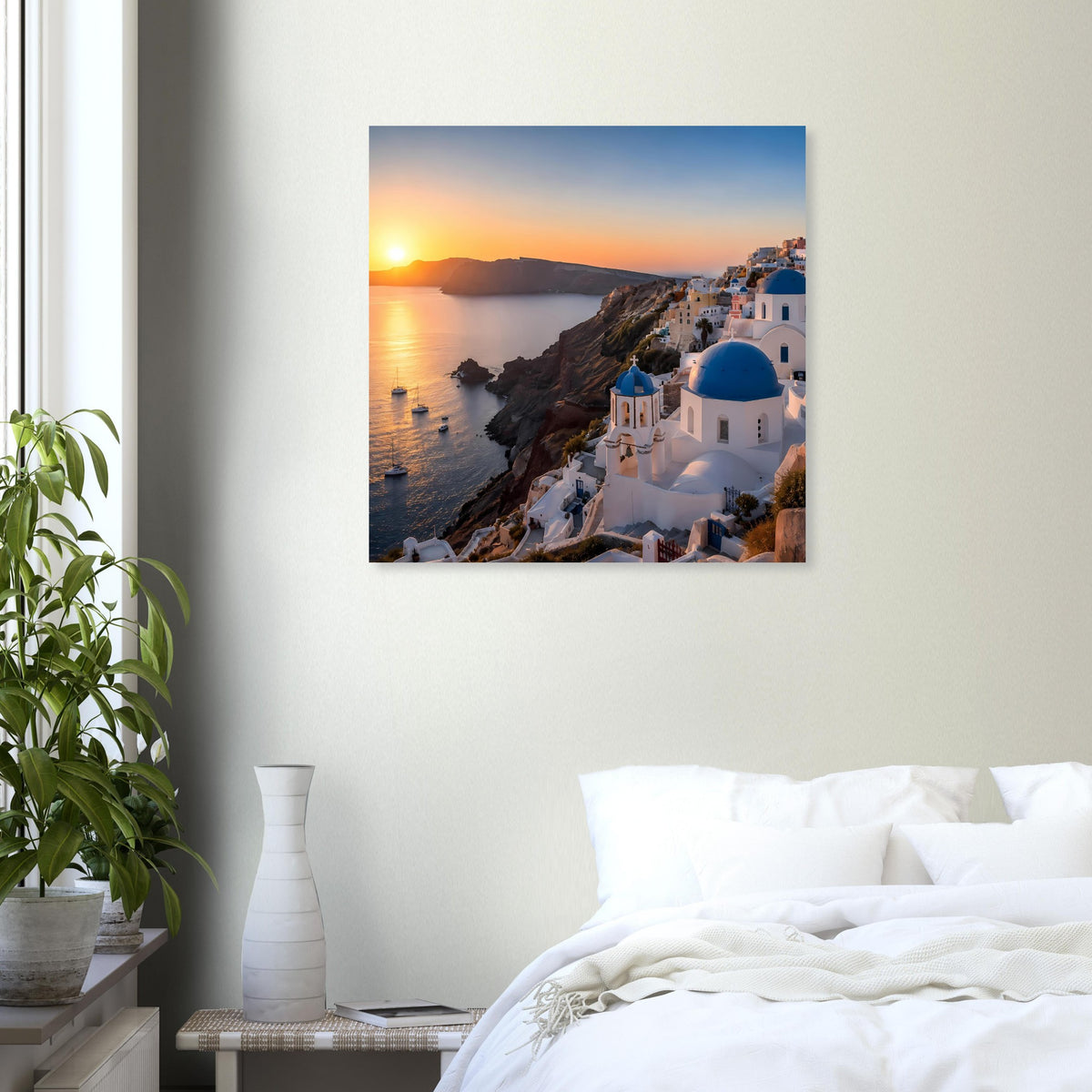 Poster mit weißem Ort an der Küste, blauer Kuppelkirche, Meer und Sonnenuntergang