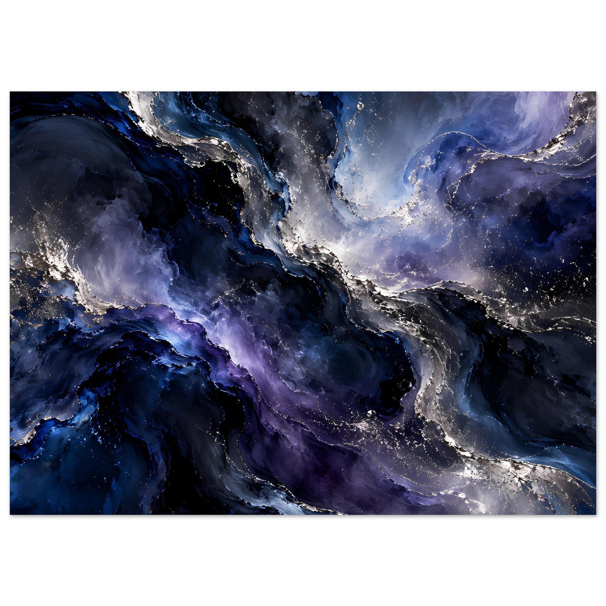 Weltraum-Poster in Dunkelblau mit silberglänzenden Nebelfäden und violettem Schleier
