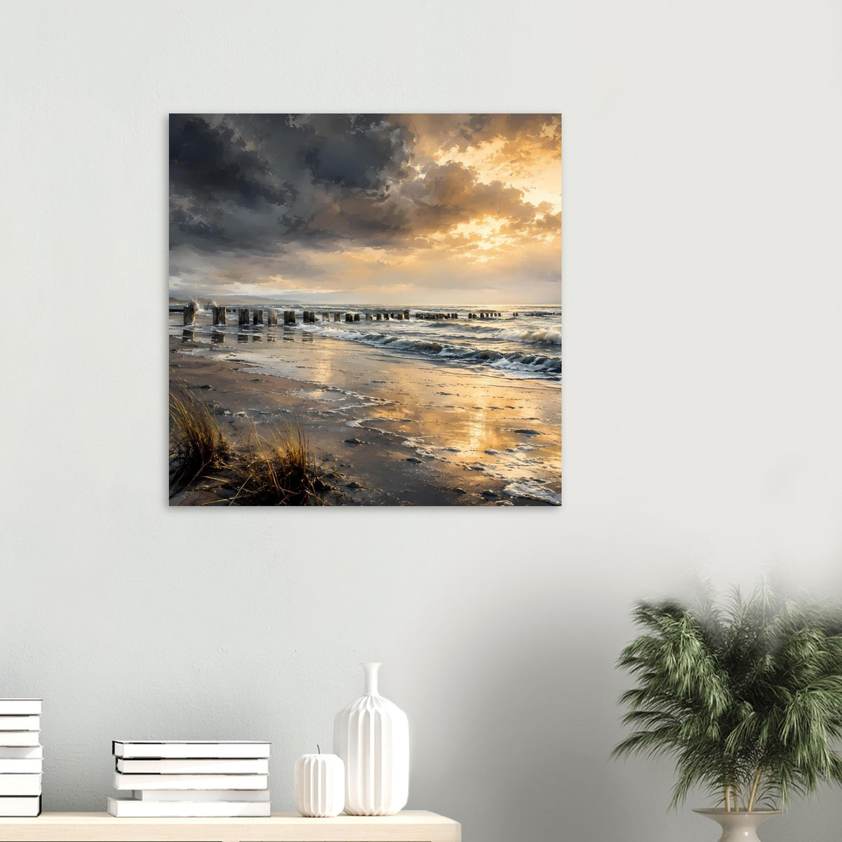 Quadratisches Strandposter mit Sonnenuntergang am Meer, dunkler Rahmen, Steg und Wellen.