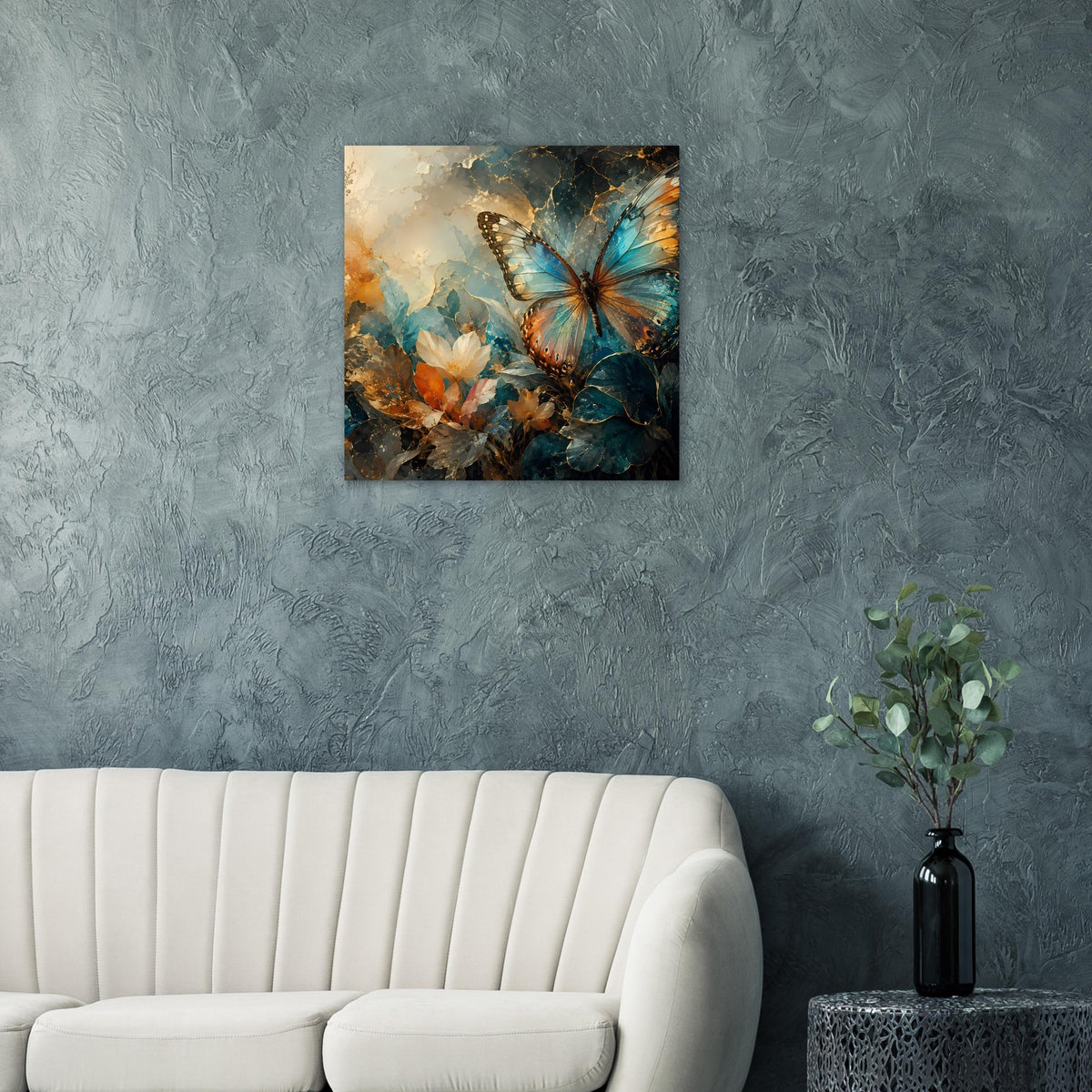 Quadratisches Poster im Rahmen mit blauem Schmetterling und Blumen in warmen Farbtönen