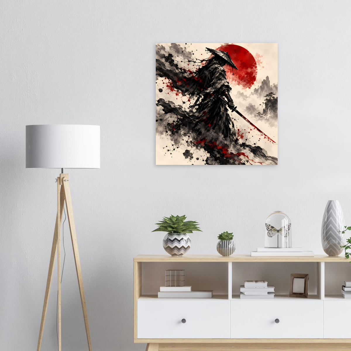 Poster mit schwarzem Samuraikrieger im Tuschestil und roter Sonne, mit Schwert im Diagonalbild