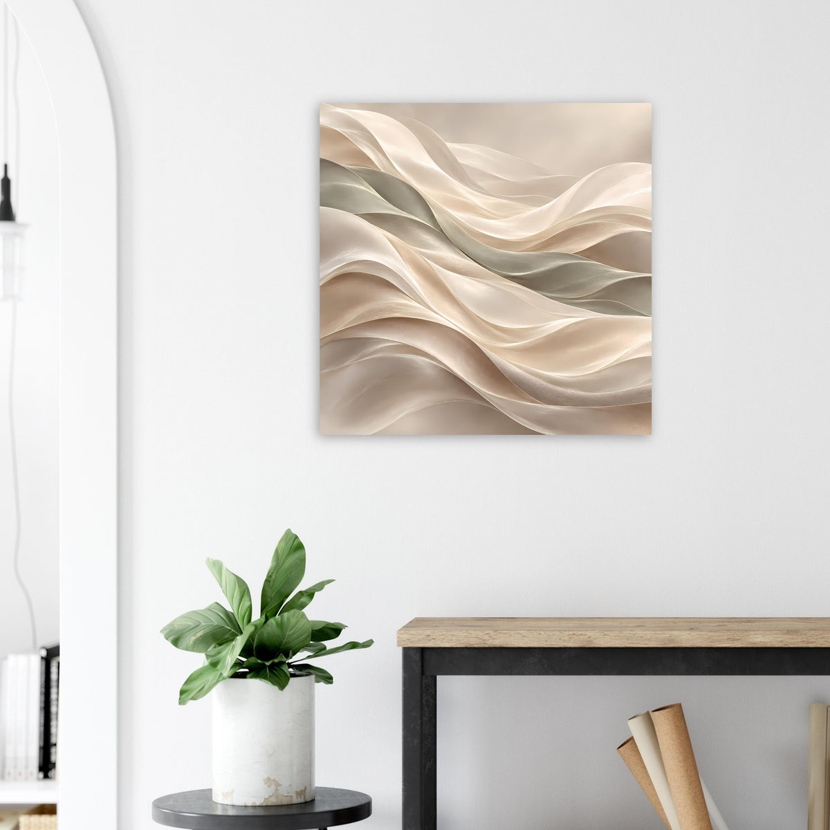 Quadratisches Kunstposter mit fließenden Wellen in Creme- und Hellbeigetönen