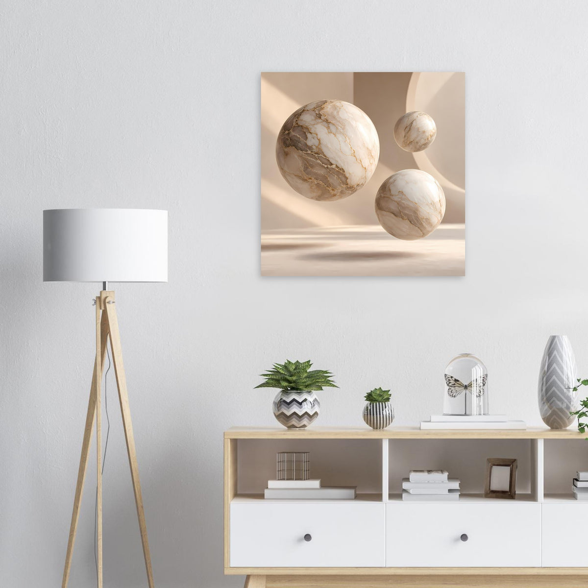 Quadratisches Poster mit drei Marmorkugeln, goldenen Adern auf beigem Hintergrund