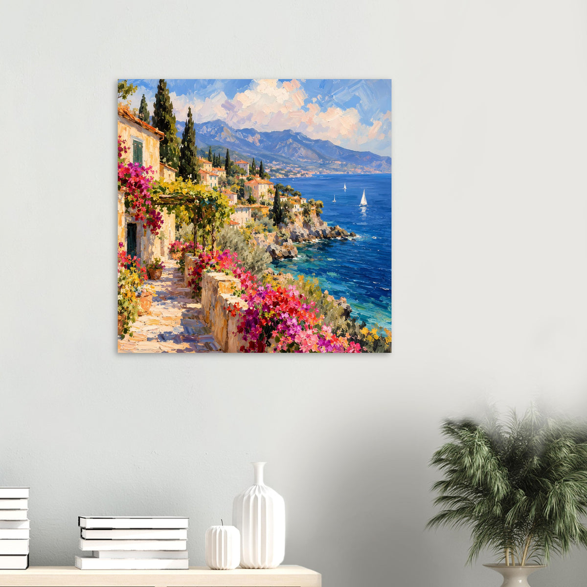 Kleines Poster an der Wand: Küstenhäuser mit Blumen, blaues Meer, Berge und Segelboote