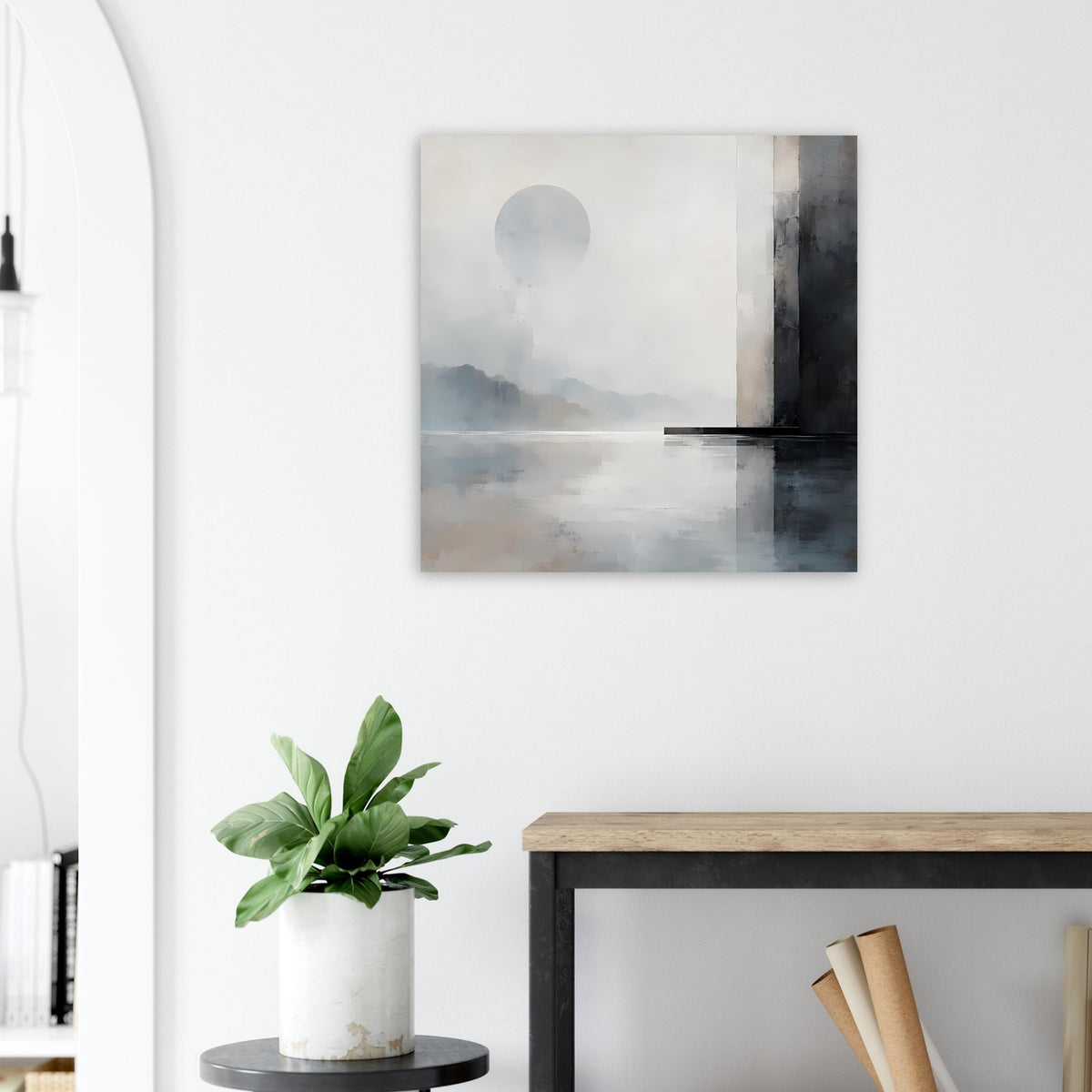 Quadratisches Wandposter mit grauem Nebelhorizont, hellem Mond und dunklem Balken rechts