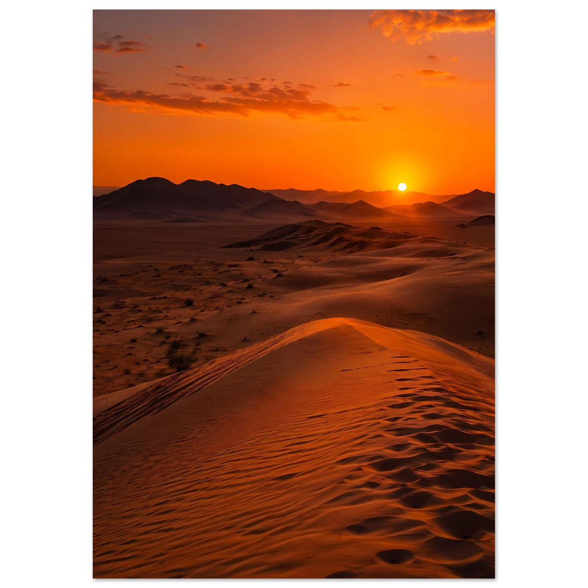 Poster im Hochformat: Dünenlandschaft mit hellem Sonnenball, warmes Orange im Himmel