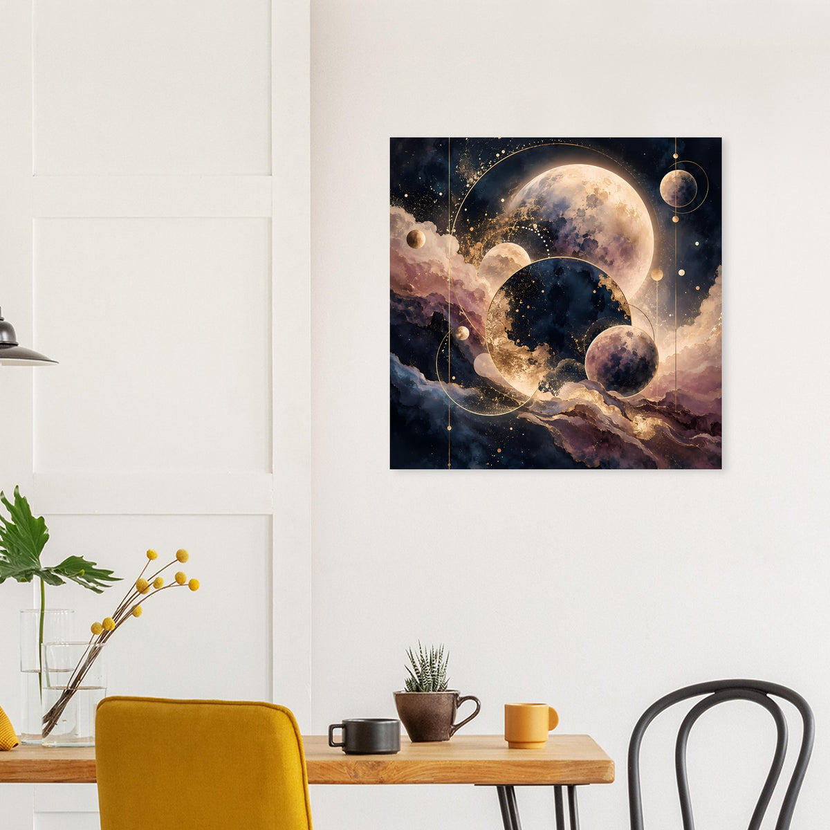 Planetposter im schwarzen Rahmen mit Planeten, Umlaufbahnen und violett-braunem Nebel