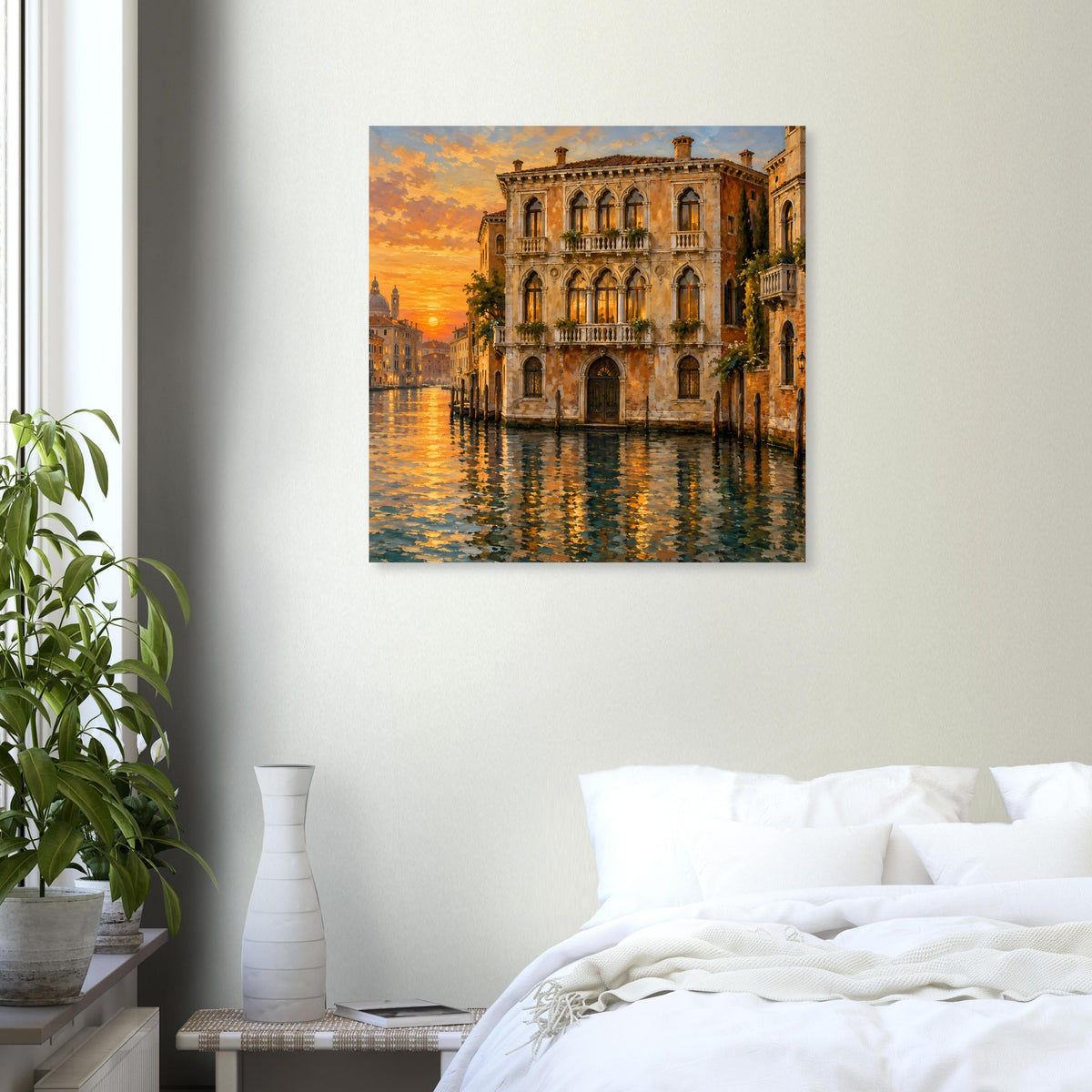 Quadratisches Poster: venezianisches Gebäude am Wasser vor warmem Abendhimmel