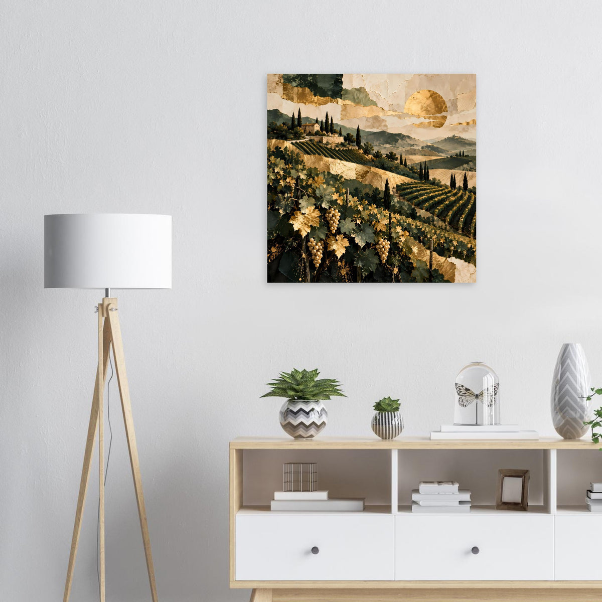 Gerahmtes quadratisches Landschaftsposter: Weinberge, Zypressen und goldener Himmel