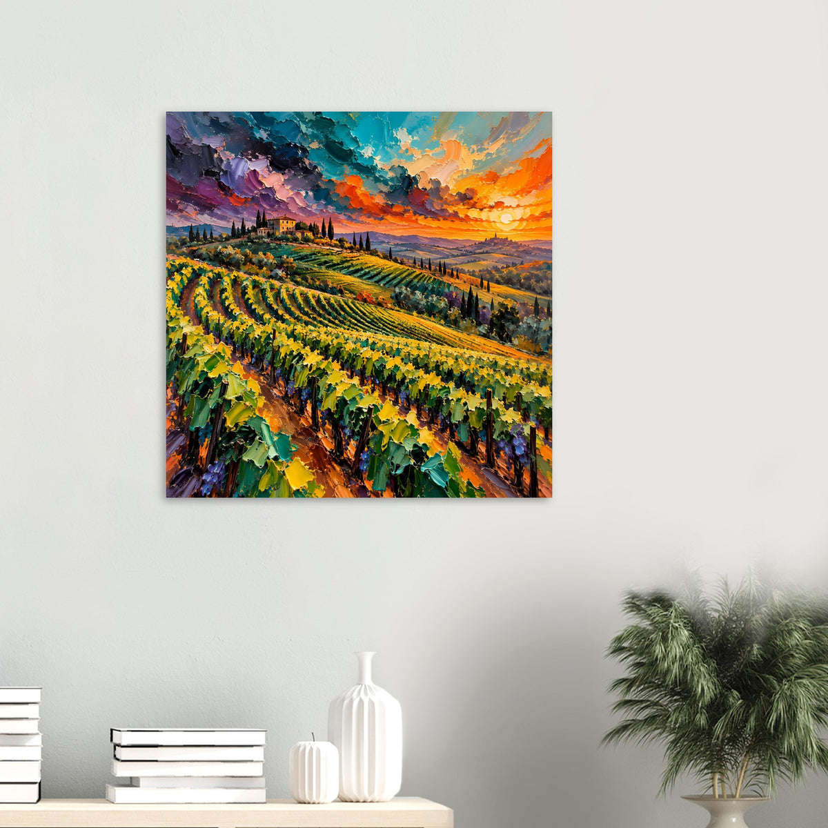Landschaftsposter an der Wand: Weinberge im Sonnenuntergang, orange-blauer Himmel und Rebenreihen