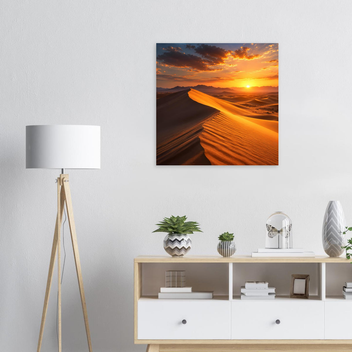 Quadratisches gerahmtes Poster mit Wüstenlandschaft und Sonnenuntergang über den Dünen