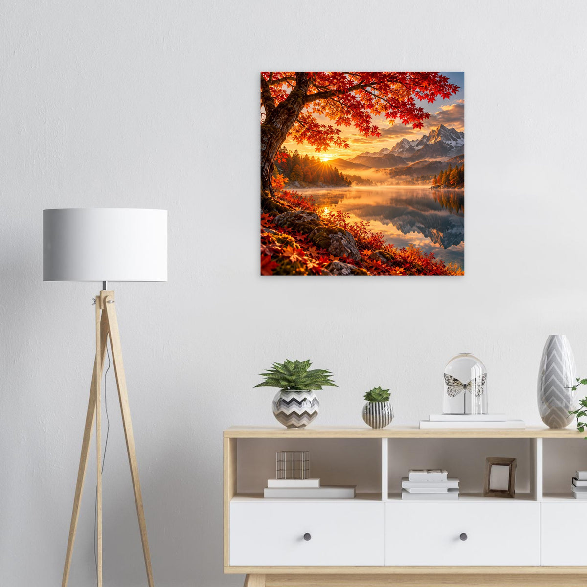 Poster mit Landschaftsmotiv: goldener Sonnenaufgang über See und roten Herbstbäumen
