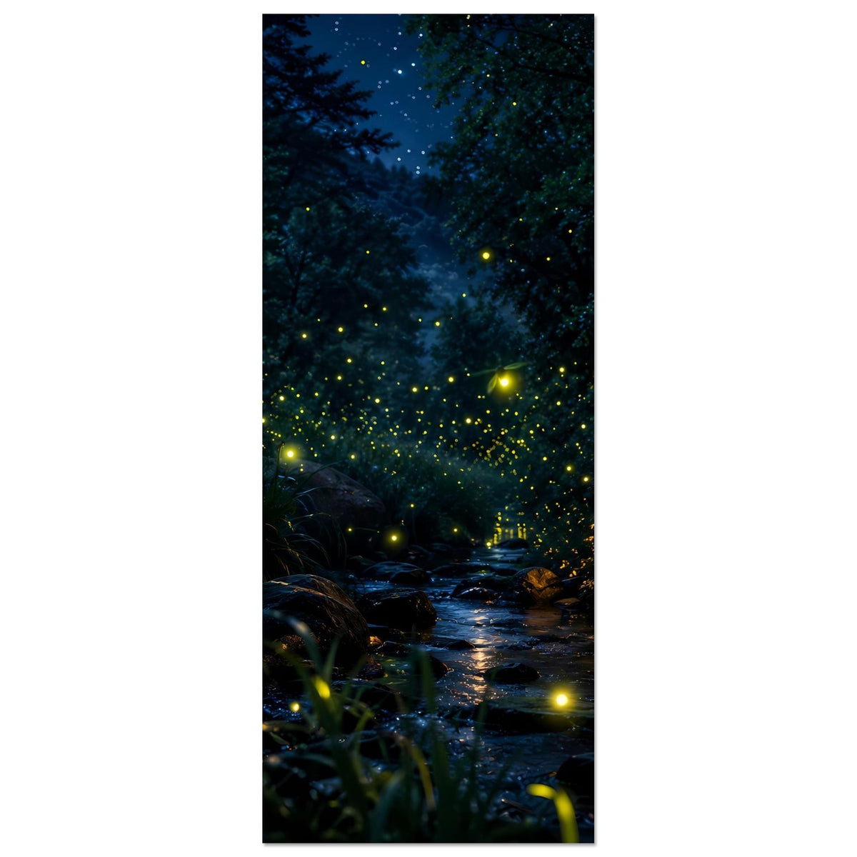 Poster im Hochformat: Wald in der Dämmerung mit glühenden Glühwürmchen über Bach