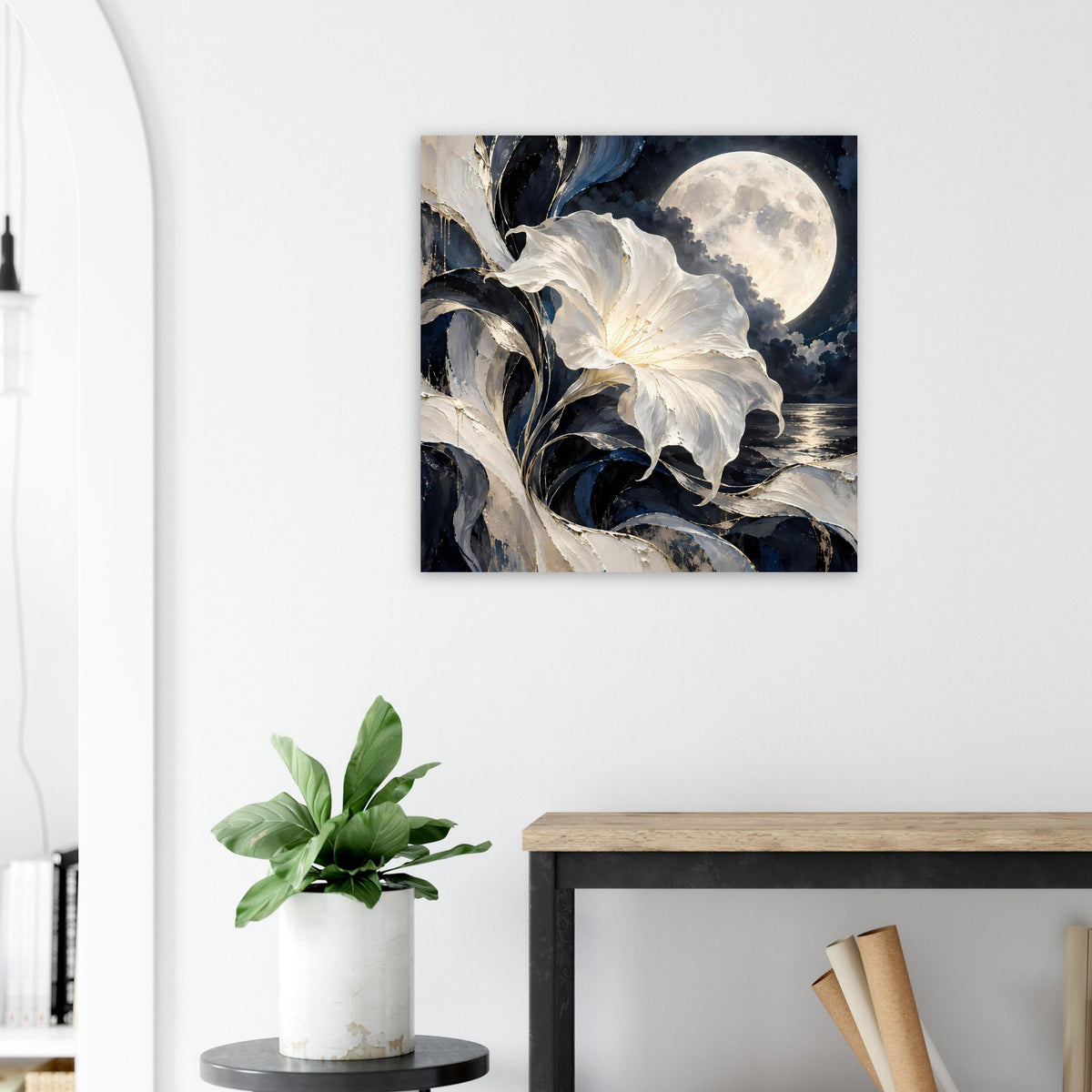 Quadratisches Poster mit weißer Blüte, dunkelblauen Akzenten und großem Mond.