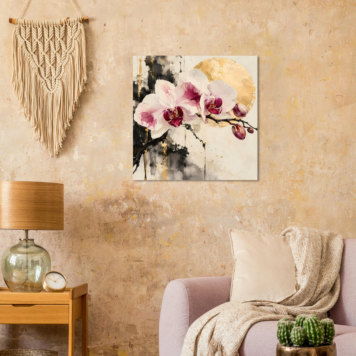 Gerahmtes Blumenposter mit Orchideen, goldener Form und abstrakten schwarzen Farbspritzern