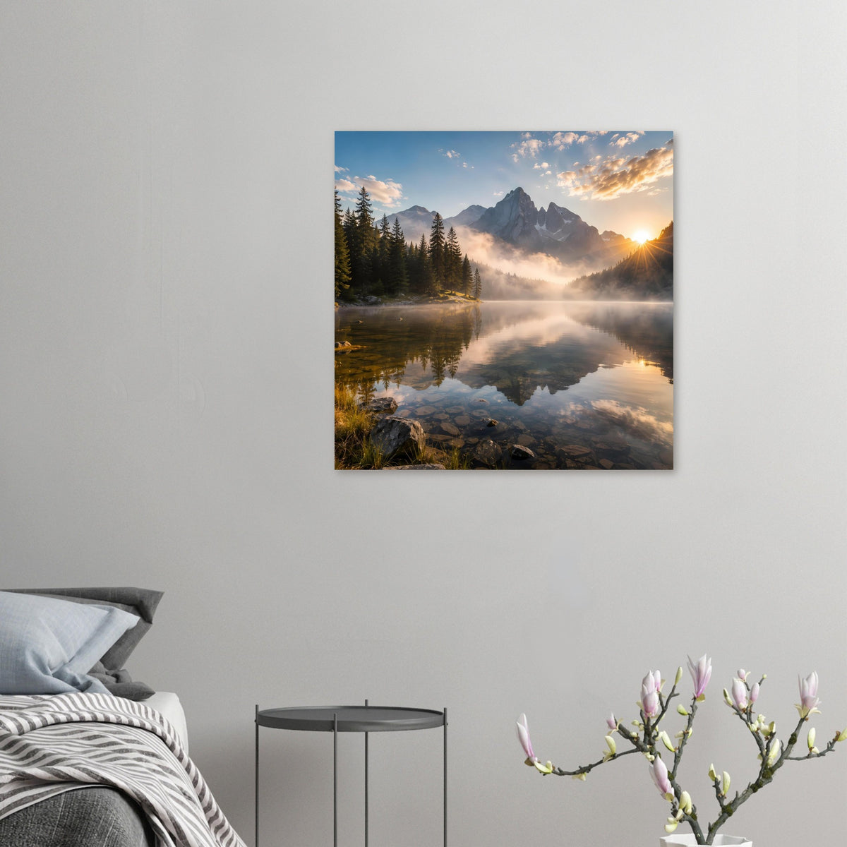 Kleines Poster mit Bergsee, Nebel und Nadelbäumen bei Sonnenaufgang