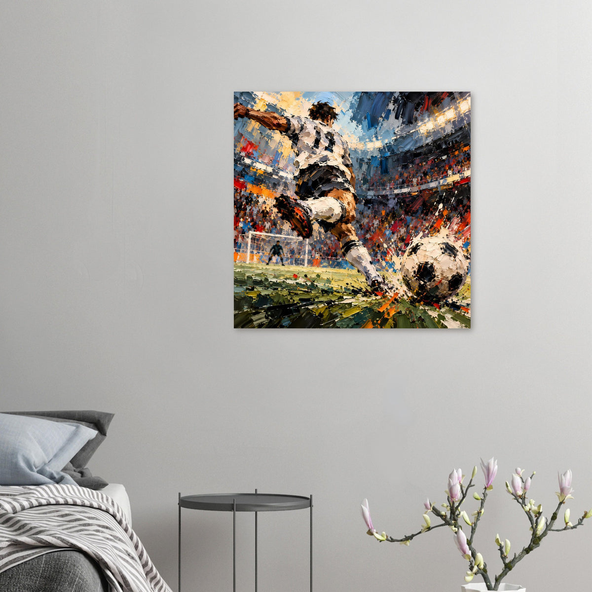 Quadratisches Fußball-Actionposter: Nahaufnahme eines Spielers, Ball rechts, dynamische Pinselstruktur
