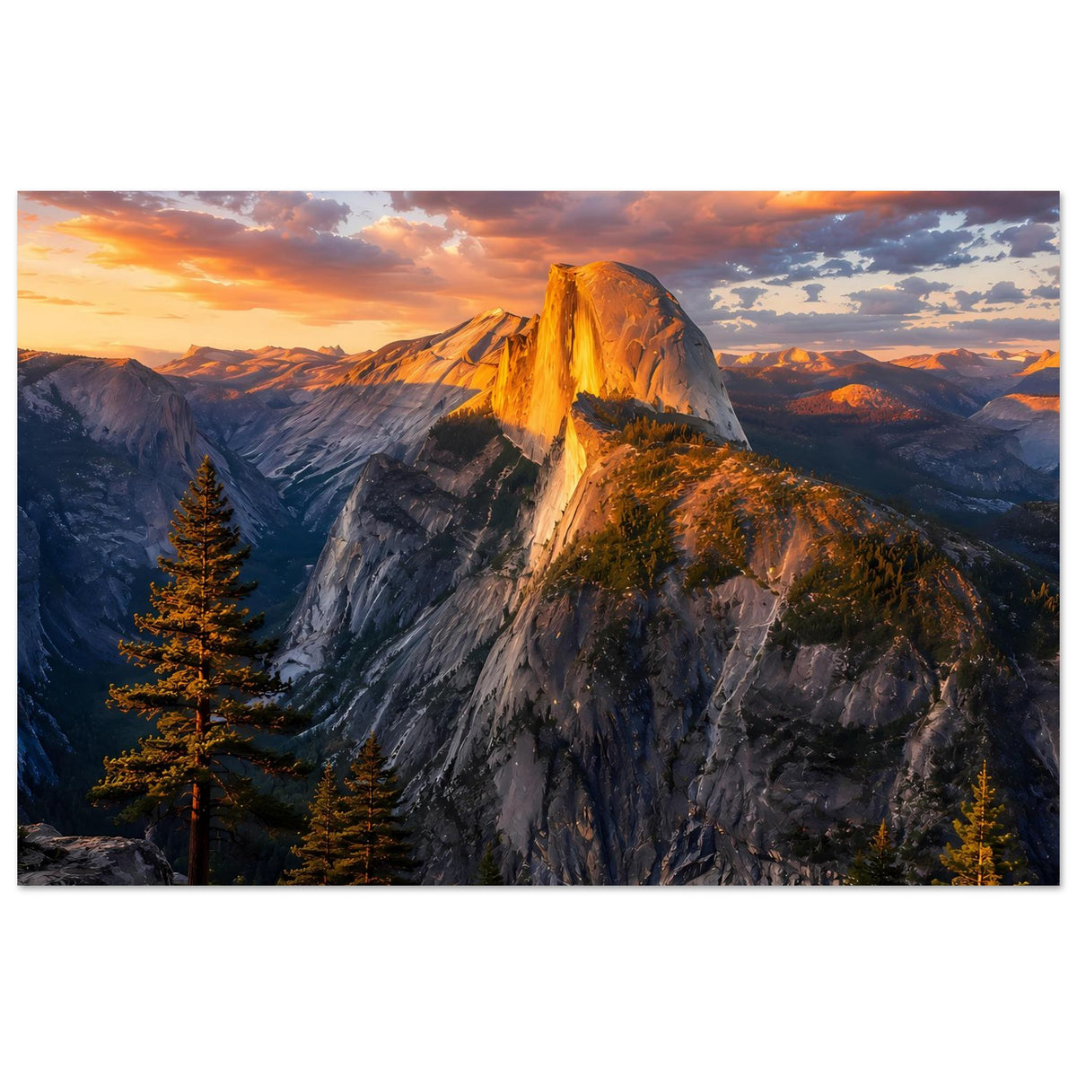 Horizontales Poster mit Berglandschaft und orangefarbenem Sonnenuntergang, Felsgipfel im Licht