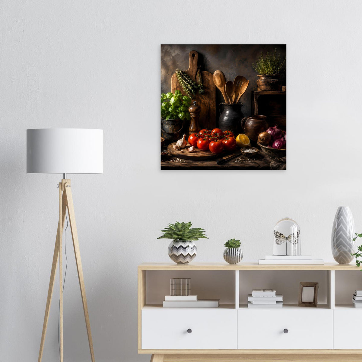 Quadratisches Küchenstillleben-Poster: Tomaten, Kräuter und Töpfe auf Holzunterlage