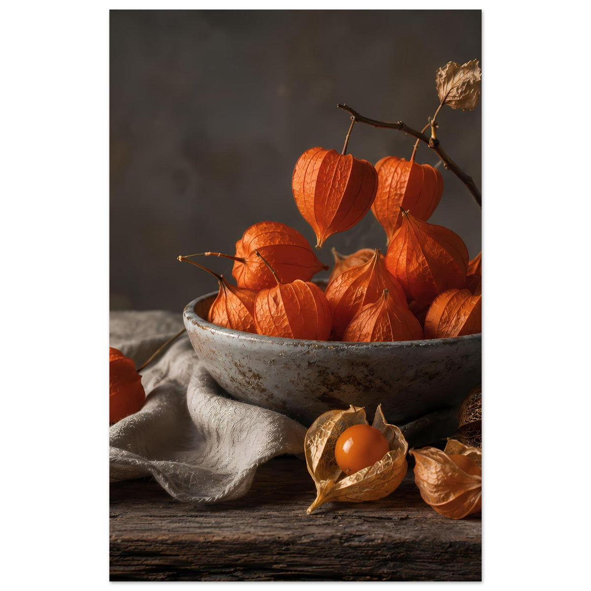 Herbstposter im Hochformat: Fokus auf graue Schale mit orange Zierkürbissen und Physalis