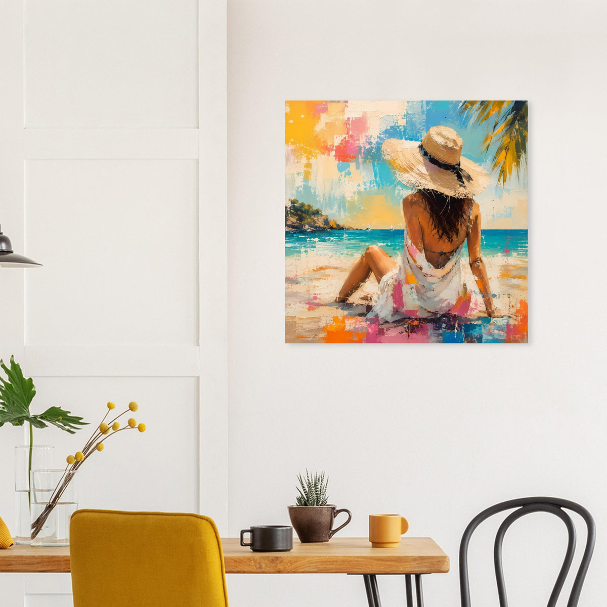 Quadratisches Poster: Frau im Strohhut, Strand und Wasser in abstrakter Farbkomposition