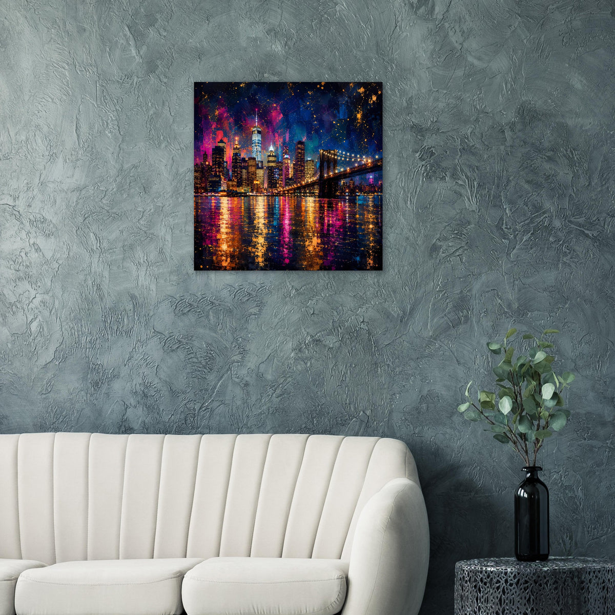 Quadratisches Stadtposter mit nächtlicher Skyline, Hängebrücke und farbigen Lichtpunkten