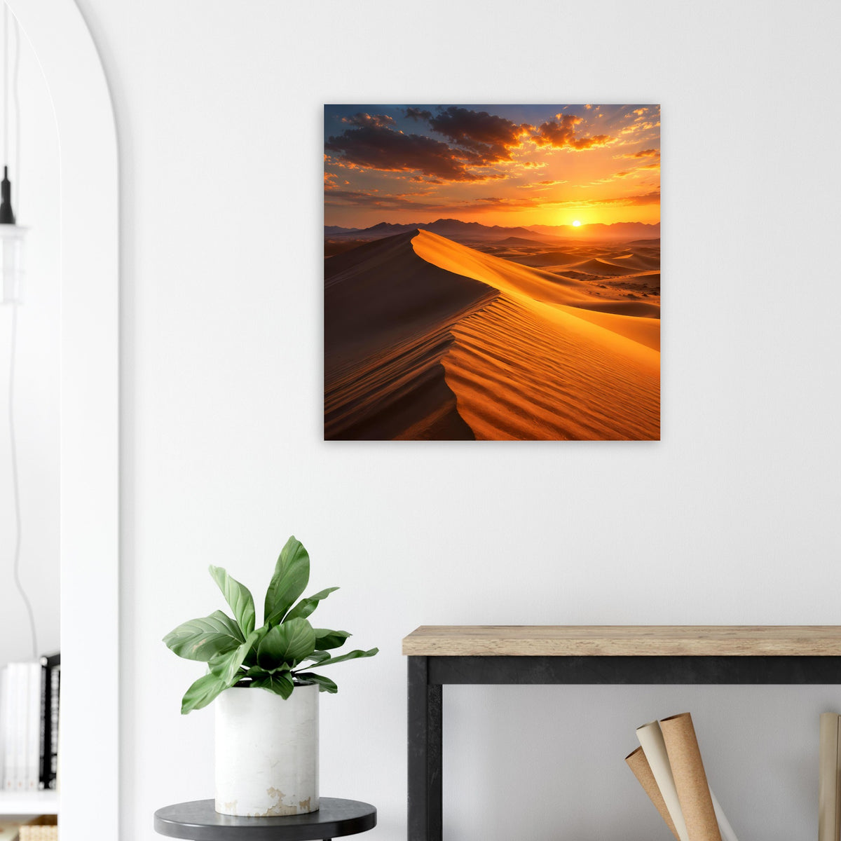 Quadratisches gerahmtes Poster mit Wüstenhorizont, Sonne im Abendhimmel und Dünenpfaden