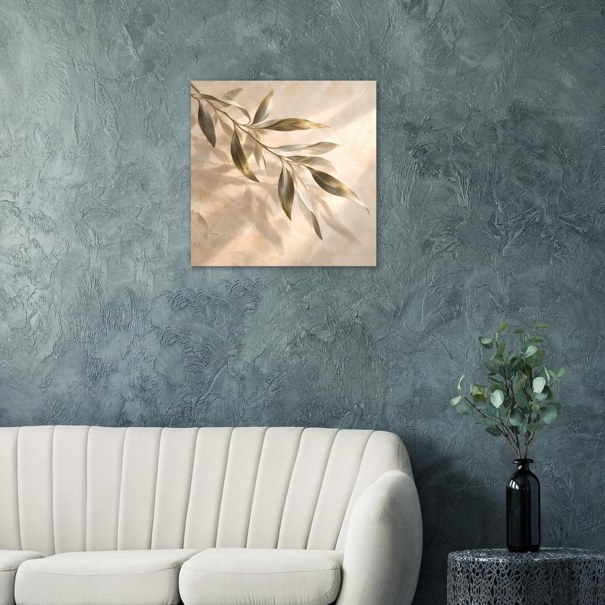 Quadratisches Poster mit goldschimmerndem Olivenzweig auf beigem Hintergrund mit dezenter Struktur